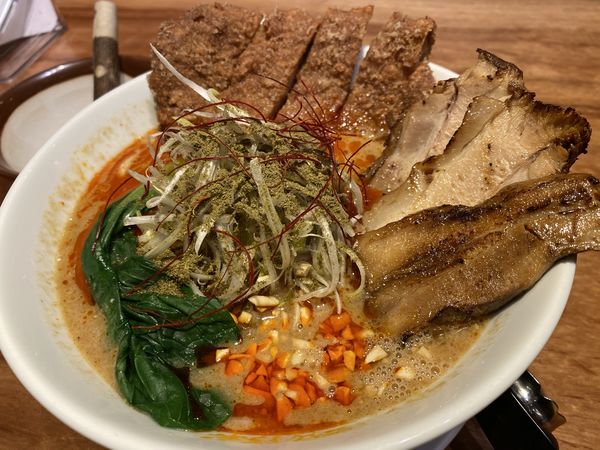 「パイコー四川坦々麺＋チャーシュー」@四川担々麺 赤い鯨の写真
