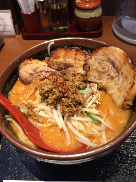 「北海道辛味噌ラーメンらーめん味噌漬けチャーシュー３枚」@麺場 田所商店 八尾店の写真