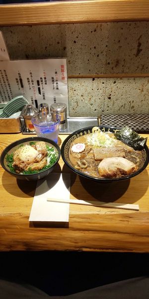 「中華そば(並) + 温玉お肉ご飯」@中華蕎麦うゑずの写真