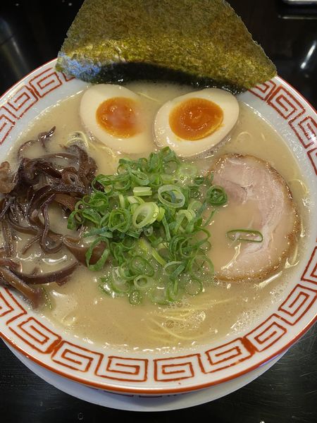 「味玉長浜らーめん＋替え玉」@博多長浜らーめん 六角堂 八王子店の写真