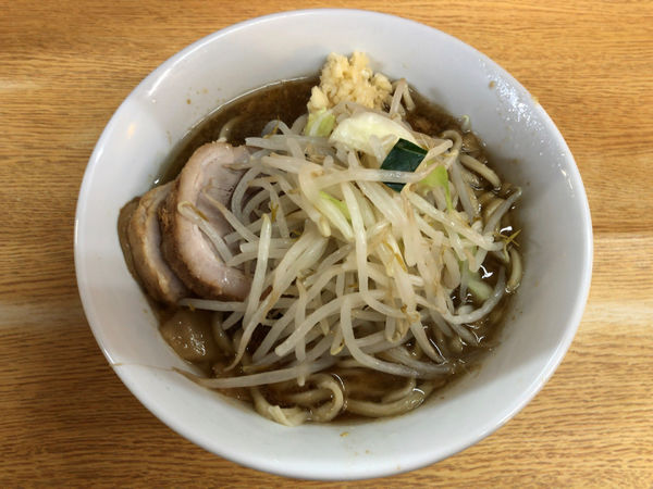 「ラーメン 780円　麺半分・ヤサイ少な目にんにく」@ラーメン二郎 環七新新代田店の写真