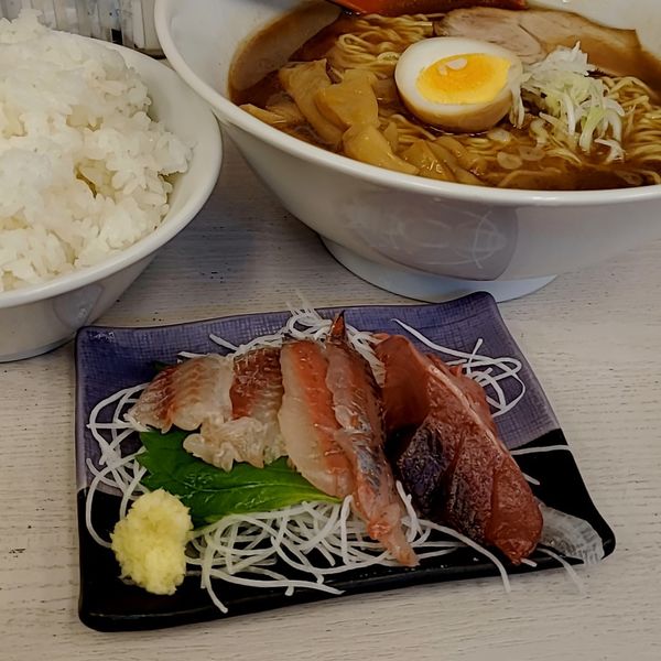 「本日のランチ🅰釣りアジカツオイサキ盛合せ」@笑顔の写真