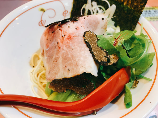 「凛々しい生トリュフ×伊勢海老=極まぜソバ」@らーめん凛々の写真