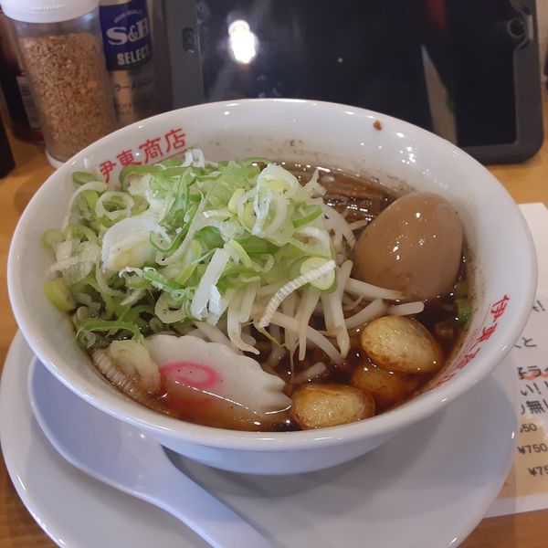 「黒にんにくペッパーラーメン ねぎトッピング」@塩尻餃子食堂の写真