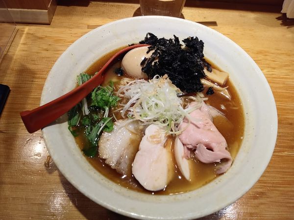 「得製焼きあご塩らー麺大盛り」@焼きあご塩らー麺 たかはし 新宿本店の写真