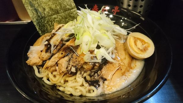 「【昼】炙りとん黒油そば」@油そば専門店 春日亭 渋谷センター街店の写真