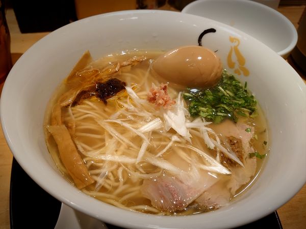 「味玉塩そば」@SOBAHOUSE 金色不如帰 新宿御苑本店の写真