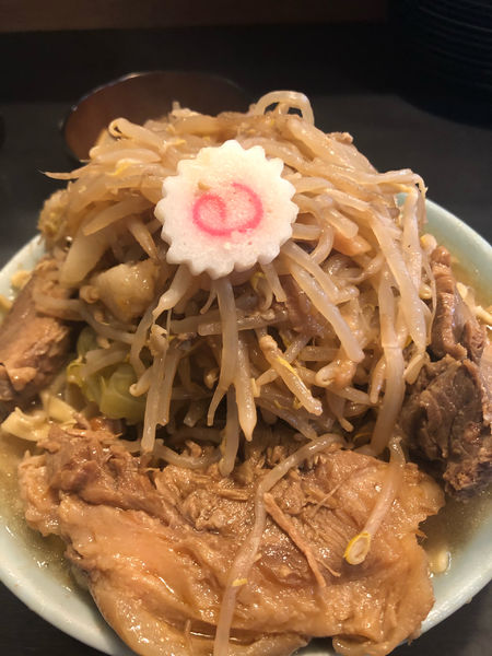 「豚マシラーメン1150円生卵60円チョイヤサイアブラ」@自家製麺 No11の写真