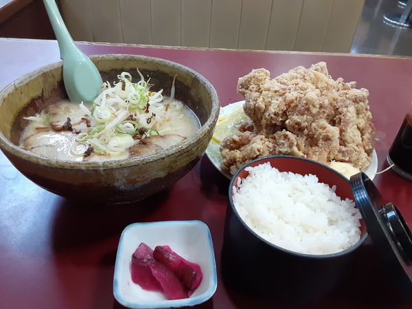 「鹿児島ラーメン 唐揚げ ライス」@桜島鹿児島ラーメンの写真