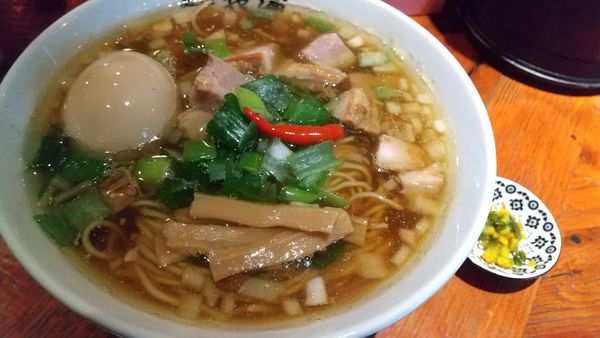 「背脂煮干しラーメンwithゴロゴロチャーシュー1000円」@麺屋 我論の写真