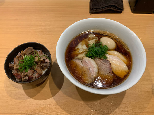 「特製らぁ麺醤油」@らぁ麺 すぎ本の写真