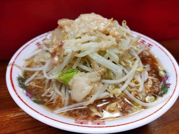 「ラーメン（野菜アブラ）￥７００」@ザ・ラーメンスモールアックスの写真