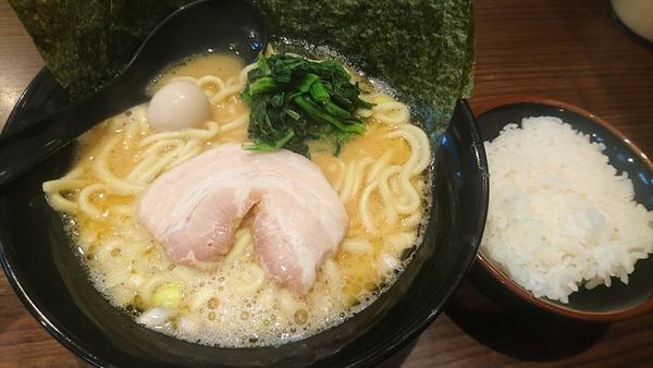 「ラーメン並、海苔」@代々木商店 2号店の写真