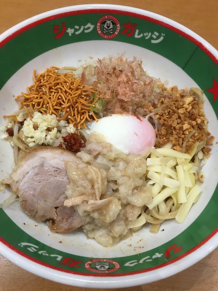 「まぜそば800円」@ジャンクガレッジ イオンレイクタウンmori店の写真