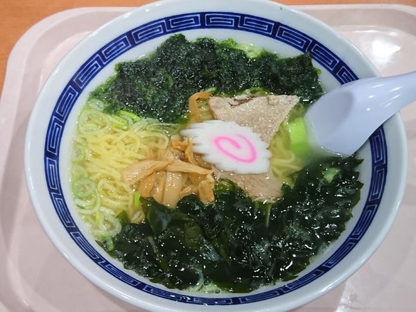 「三陸産わかめの塩らーめん（あおさ入り）￥825」@らーめん道 山くま屋の写真