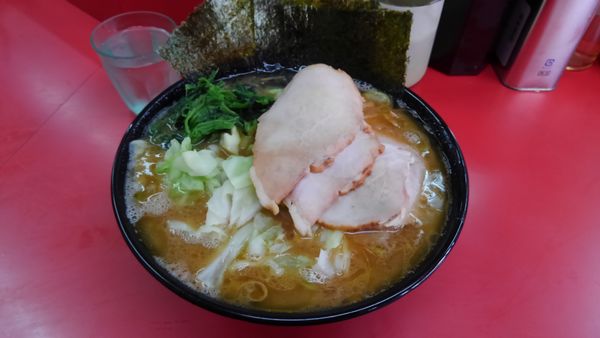 「中チャーシュー麺、キャベツ」@ラーメン杉田家の写真