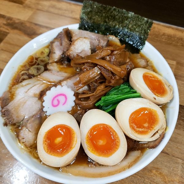 「しょうゆチャーシューメン(1200)味玉(100×2)」@オランダ軒の写真