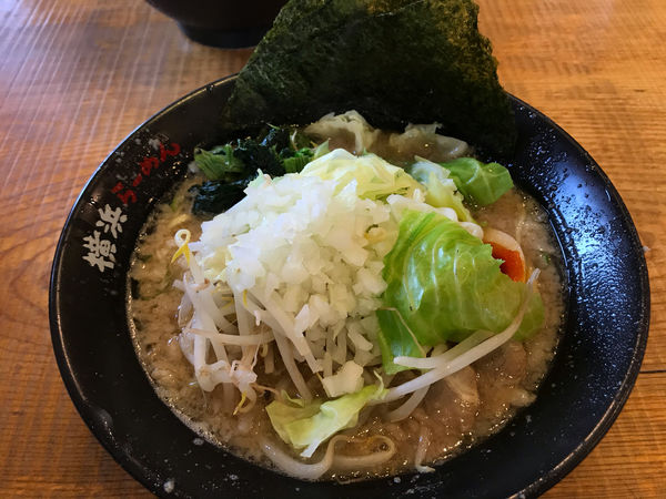 「にんにく背脂らーめん中盛バリ固脂少なめ990円」@壱八家 つきみ野店の写真