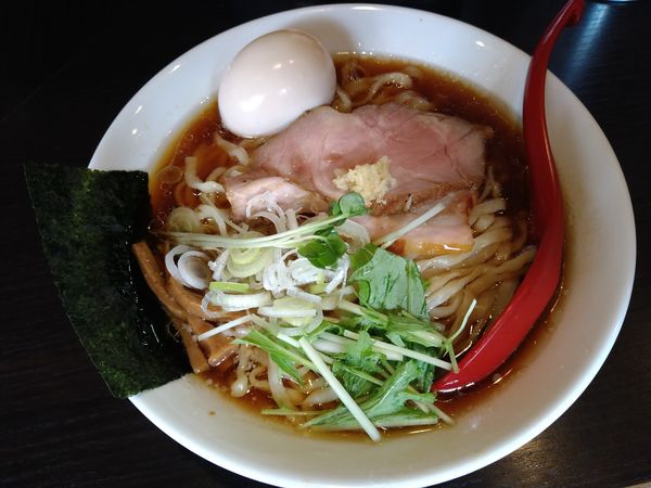 「味玉醤油ラーメン（900円）＋中盛（50円）」@麺処 夏海の写真