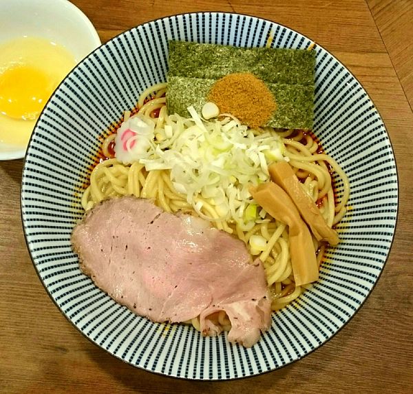 「辛まぜそば＋生卵」@俺の麺 春道の写真