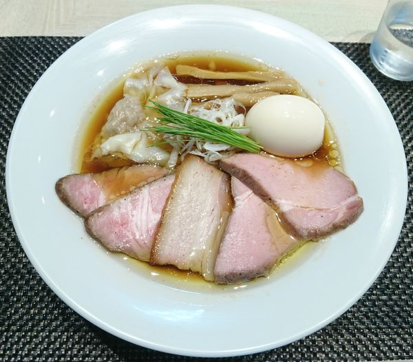 「特製中華蕎麦＜醤油＞（手もみ太麺）」@宍道湖しじみ中華蕎麦 琥珀 東京本店の写真