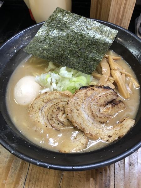 「濃厚豚骨魚介ラーメン+味玉」@高田光幸の写真