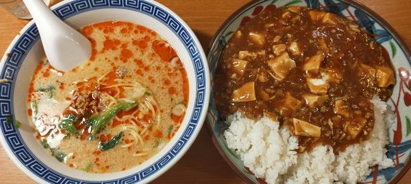 「麻婆豆腐丼(+半ラーメン)セット」@えびす飯店の写真
