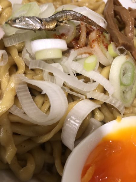 「油そば」@すごい煮干ラーメン凪 新宿ゴールデン街店 本館の写真