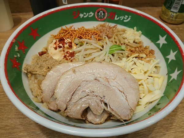 「まぜそば 大 豚＋①」@ジャンクガレッジ 大宮駅前店の写真