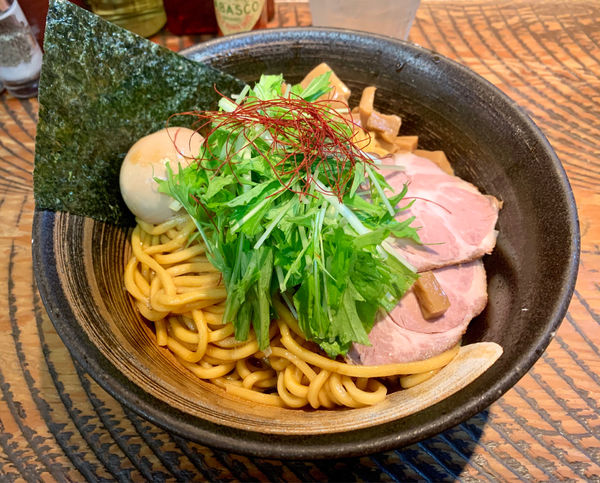 「比内地鶏のあぶらそば（玉葱抜）」@らーめん 瞠 恵比寿店の写真