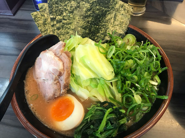 「特製ラーメン、九条ネギ、海苔」@横浜家系らーめん 武術家の写真