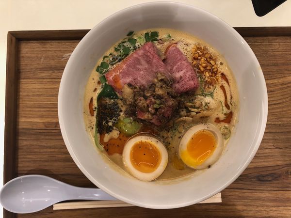 「牛とろシビレ和牛増し担々麺」@Jikasei Mensho 渋谷パルコ店の写真