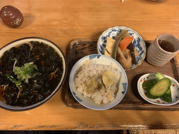 「花巻そば650+日替わり400=1050円」@かね久山田の写真