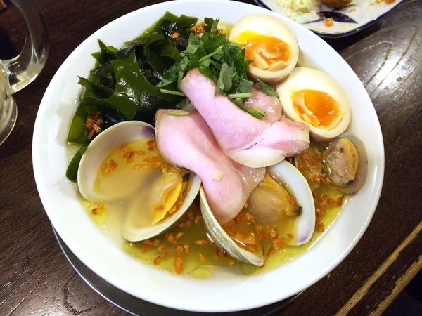 「貝ガーリックそば」@立ち呑み居酒屋 金町製麺の写真