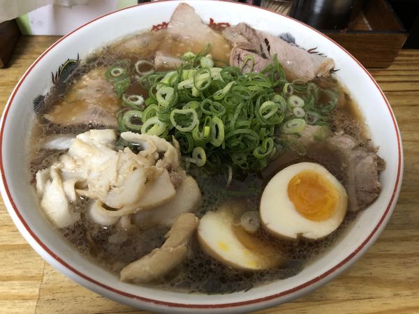 「特製ラーメンシロミ煮卵」@本家 第一旭 新宿店の写真