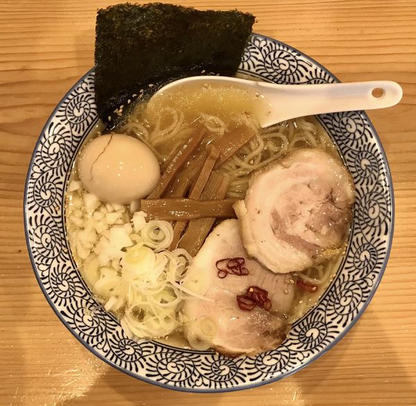 「塩そば 大盛 ＋ 味玉」@中華そば 笑歩の写真