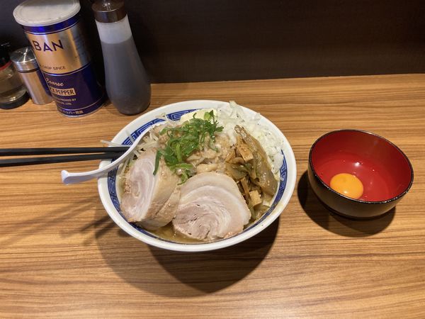 「ミソ大、豚1枚、玉ねぎ、卵、脂w、バター」@びんびん豚の写真