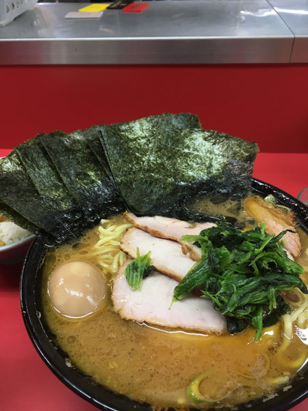 「チャーシューメン大盛＋のり、煮卵、まぶしご飯」@ラーメン杉田家の写真