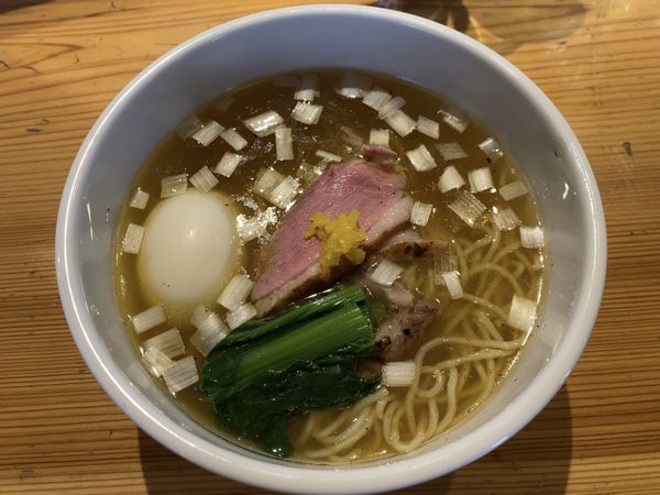 「淡麗鴨だし中華そば（塩）＋たまご（塩麹）」@麺処 図鑑の写真