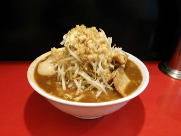 「らーめん B玉 ヤサイ、アブラ、ニンニクマシ」@豚ラーメン 板橋駅前店の写真