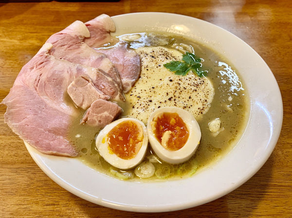 「燻製カキのチーズらぁ麺 特製…1300円」@らぁ麺はうす Sumika0の写真