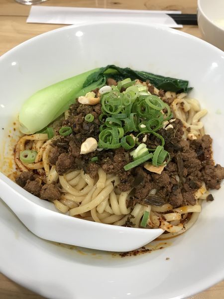 「汁なし担々麺(醤油)¥850&半ライス&温泉玉子」@汁なし担々麺 ここからの写真