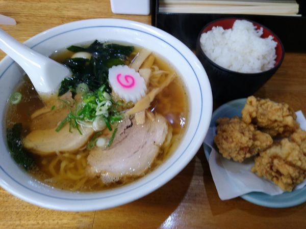 「サービスラーメン(半ライス)580円 唐揚げ(3ヶ)240円」@一兆の写真