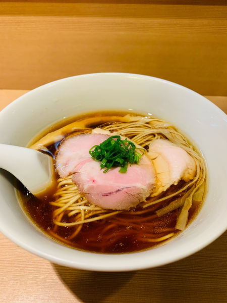 「醤油らーめん」@らぁ麺 はやし田 新宿本店の写真