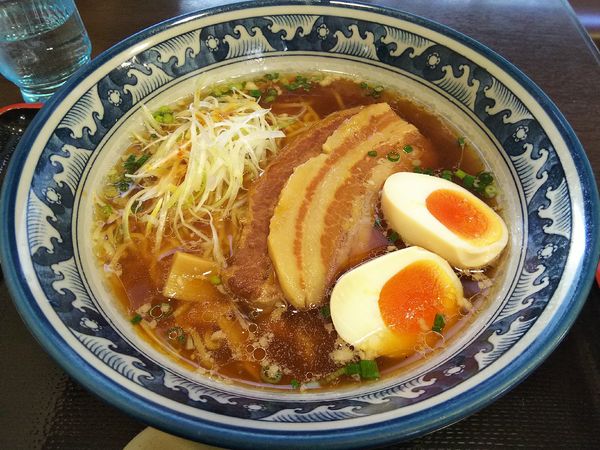 「ねぎ豚らーめん　しょうゆ　普通盛」@紺のれん 下呂萩原店の写真