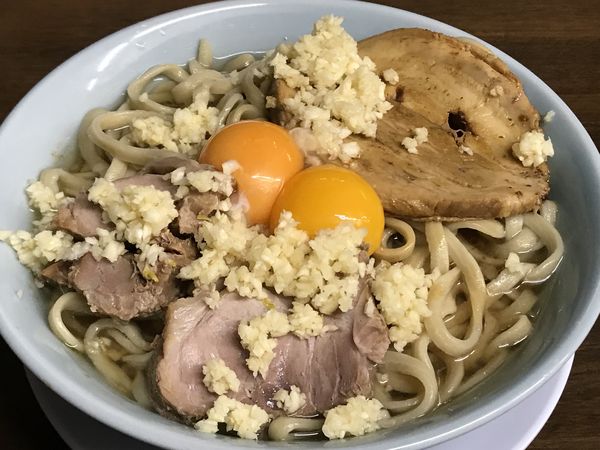 「小豚、野菜抜きにんにくマシ＋W生卵」@らーめん玄の写真