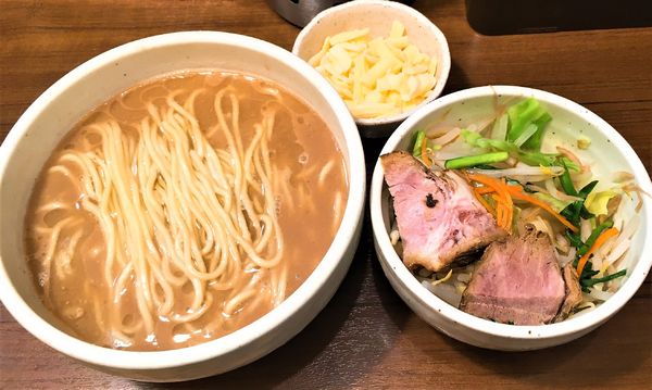 「らーめん(中太麺、野菜プレーン)＋とろけるチーズ」@麺処 一笑の写真