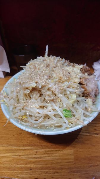 「ラーメン  野菜多め  ニンニク  油」@ラーメン髭の写真