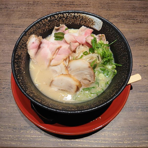 「特上しょうゆ チャーシュートッピング」@麺匠 はなみちの写真