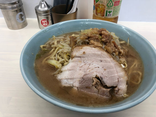 「ラーメン　400g ヤサイ少な目アブラ」@俺の生きる道 柏店の写真